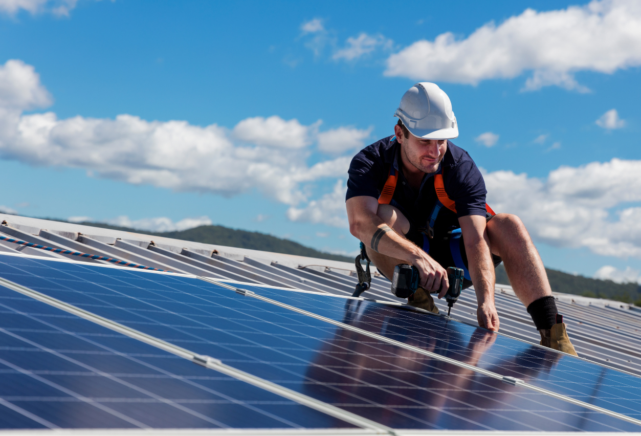 solar-installer-at-work